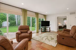 214 Washington Cir, Lake Forest, IL 60045 - Photo 11