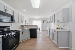 1541 Pauline Cir, Mundelein, IL 60060 - Photo 11