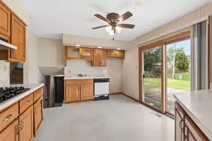 6142 Rob Roy Dr, Oak Forest, IL 60452 - Photo 7