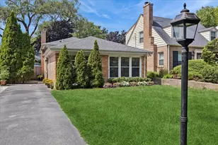 552 Burton Ave, Highland Park, IL 60035 - Photo 1