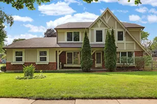 713 Dawes St, Libertyville, IL 60048 - Photo 1