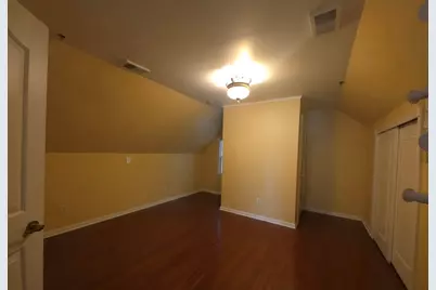 204 N Waukegan Road #Upper, Lake Bluff, IL 60044 - Photo 15