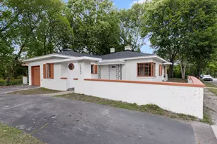 1822 E State St, Rockford, IL 61104 - Photo 1