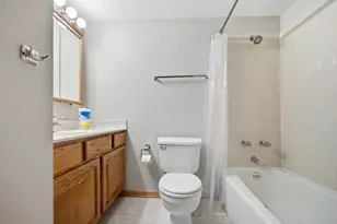 573 Fairway View Dr, Wheeling, IL 60090 - Photo 7