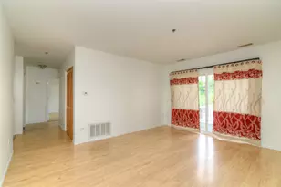 881 N Swift Rd, Addison, IL 60101 - Photo 9