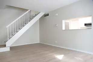 328 Farmingdale Cir, Vernon Hills, IL 60061 - Photo 5
