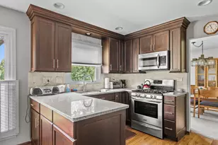 1902 Gigi Ln, Darien, IL 60561 - Photo 7
