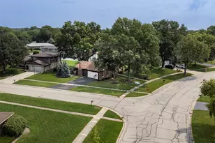 1902 Gigi Ln, Darien, IL 60561 - Photo 43