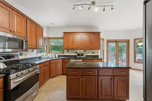 801 Fieldale Ln, Grayslake, IL 60030 - Photo 5