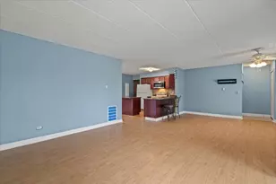708 N Briar Hill Ln, Addison, IL 60101 - Photo 3