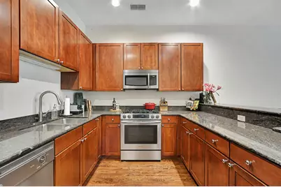 631 W Oak Street, Chicago, IL 60610 - Photo 11