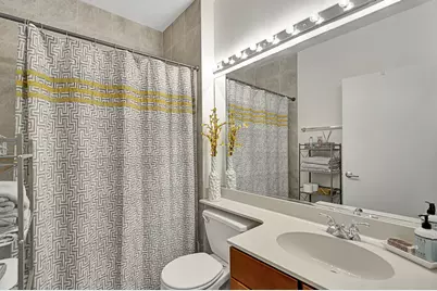 631 W Oak Street, Chicago, IL 60610 - Photo 17