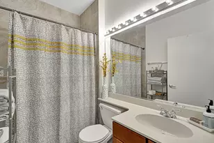 631 W Oak St, Chicago, IL 60610 - Photo 17