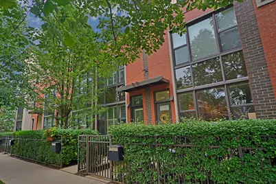 631 W Oak Street, Chicago, IL 60610 - Photo 1