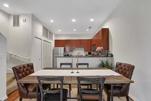 631 W Oak St, Chicago, IL 60610 - Photo 9
