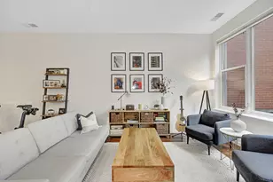 631 W Oak St, Chicago, IL 60610 - Photo 5