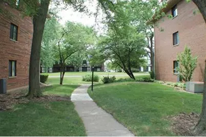 17 Parkside Court #3, Vernon Hills, IL 60061 - Photo 3