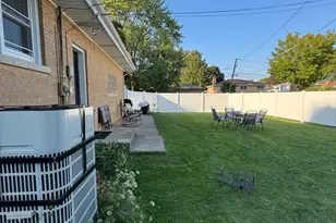 4555 Cleveland St, Skokie, IL 60076 - Photo 25
