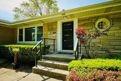 4555 Cleveland Street, Skokie, IL 60076 - Photo 5
