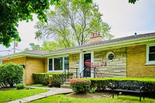 4555 Cleveland St, Skokie, IL 60076 - Photo 1
