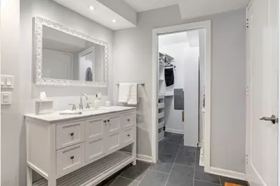 300 N State Street #2534, Chicago, IL 60654 - Photo 9