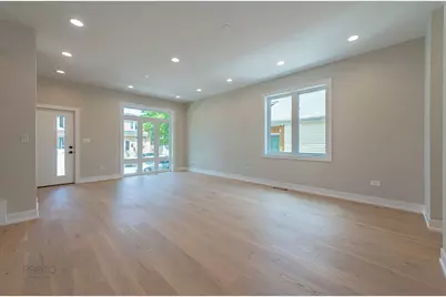 4945 W Berenice Avenue, Chicago, IL 60641 - Photo 3