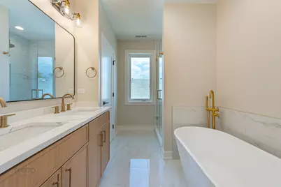 4945 W Berenice Avenue, Chicago, IL 60641 - Photo 15