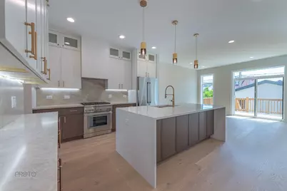 4945 W Berenice Avenue, Chicago, IL 60641 - Photo 5