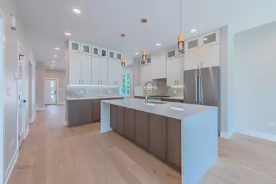 4945 W Berenice Avenue, Chicago, IL 60641 - Photo 7