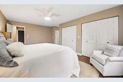 281 Governors Lane #281, Elgin, IL 60123 - Photo 15