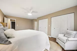 281 Governors Ln, Elgin, IL 60123 - Photo 15