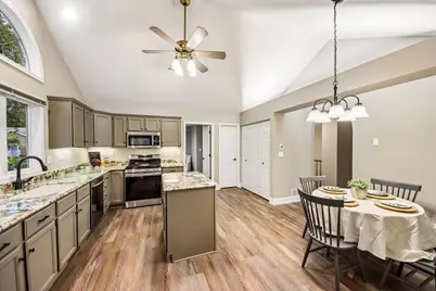 281 Governors Lane #281, Elgin, IL 60123 - Photo 7