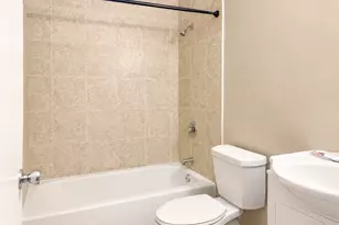8 Oak Creek Dr, Buffalo Grove, IL 60089 - Photo 15