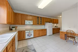 631 Dunhill Ln, Carol Stream, IL 60188 - Photo 7
