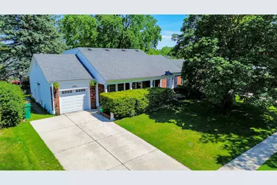 680 Indian Spring Lane, Buffalo Grove, IL 60089 - Photo 1