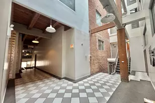 1122 W Newport Ave, Chicago, IL 60657 - Photo 3