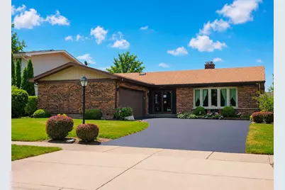 911 W Willow Lane, Mount Prospect, IL 60056 - Photo 1