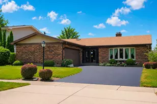 911 W Willow Ln, Mount Prospect, IL 60056 - Photo 1
