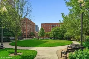 849 N Franklin St, Chicago, IL 60610 - Photo 31