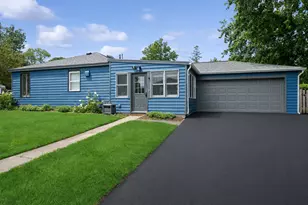 648 E Rockland Rd, Libertyville, IL 60048 - Photo 1