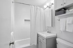648 E Rockland Rd, Libertyville, IL 60048 - Photo 11