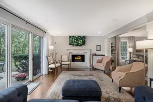 32 Chatham Ln, Oak Brook, IL 60523 - Photo 7