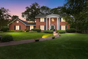 32 Chatham Ln, Oak Brook, IL 60523 - Photo 1