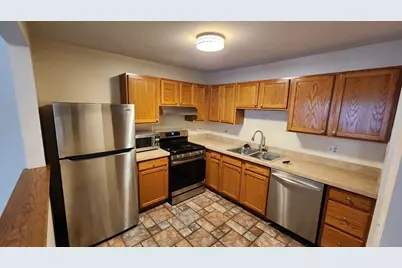 277 W Treehouse Lane, Round Lake, IL 60073 - Photo 5