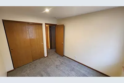 277 W Treehouse Lane, Round Lake, IL 60073 - Photo 9