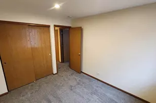 277 W Treehouse Ln, Round Lake, IL 60073 - Photo 9