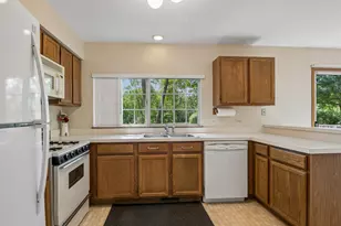 1651 College Green Dr, Elgin, IL 60123 - Photo 9