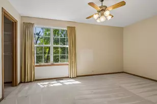 1651 College Green Dr, Elgin, IL 60123 - Photo 11