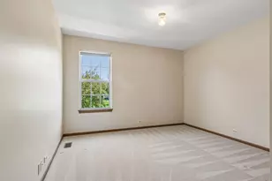 1651 College Green Dr, Elgin, IL 60123 - Photo 15