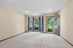 1651 College Green Dr, Elgin, IL 60123 - Photo 3